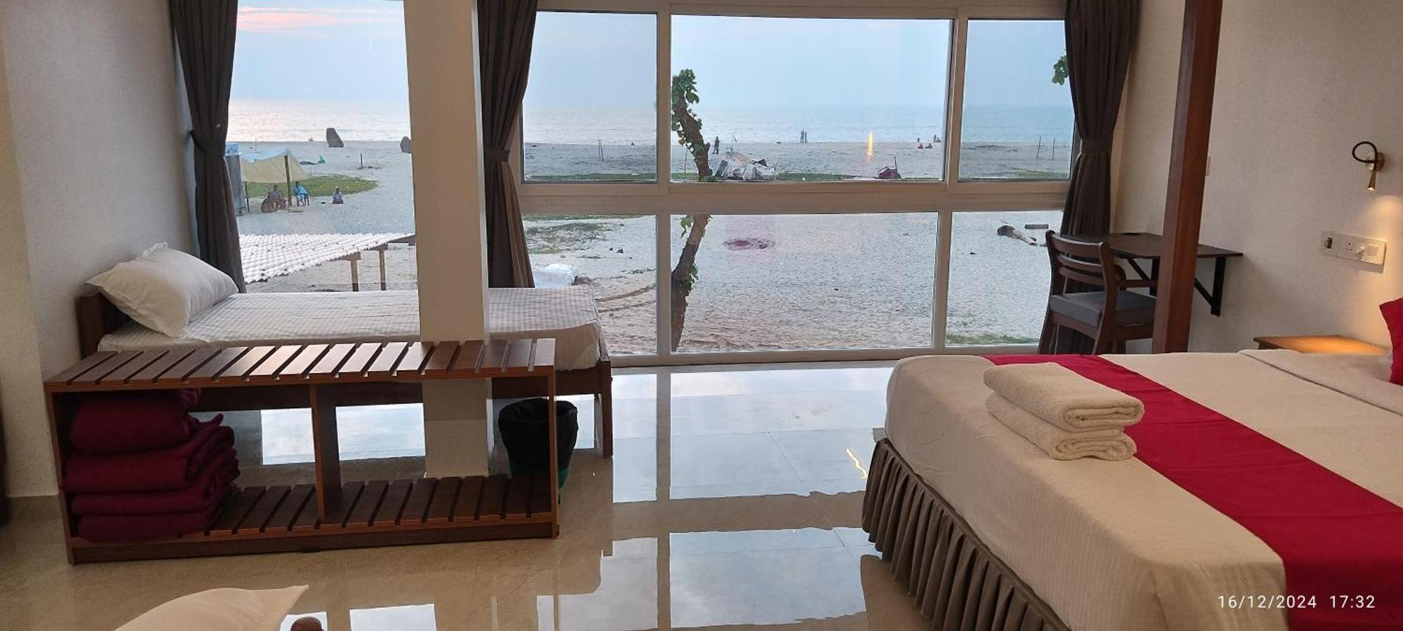 Alappuzha Alleppey Holiday Beach Resort מראה חיצוני תמונה