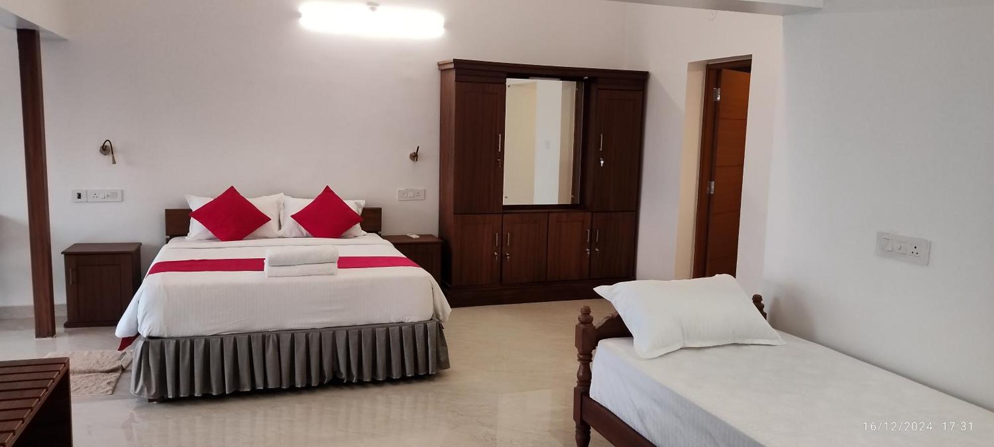 Alappuzha Alleppey Holiday Beach Resort מראה חיצוני תמונה