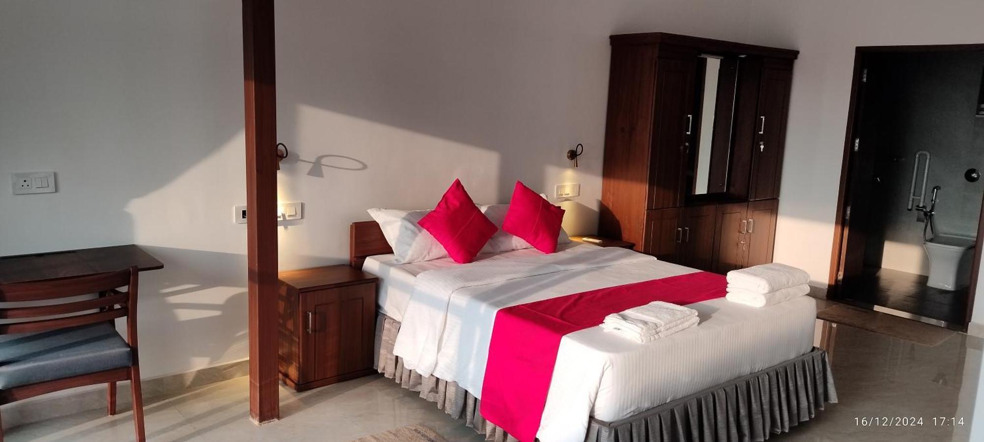 Alappuzha Alleppey Holiday Beach Resort מראה חיצוני תמונה