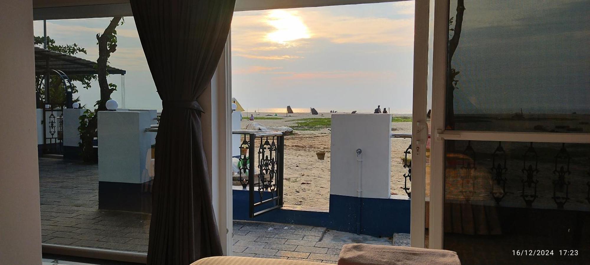 Alappuzha Alleppey Holiday Beach Resort מראה חיצוני תמונה