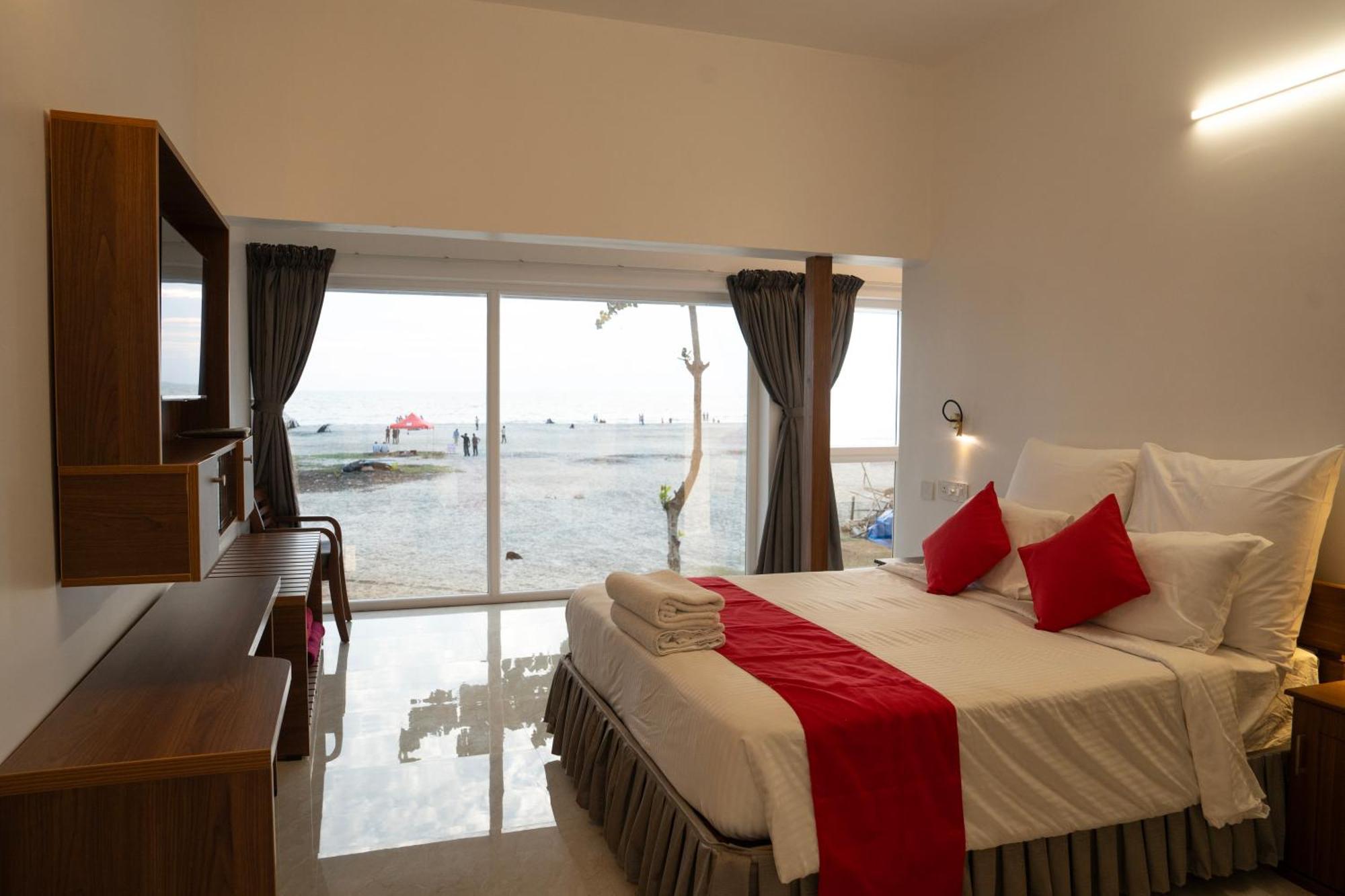 Alappuzha Alleppey Holiday Beach Resort מראה חיצוני תמונה