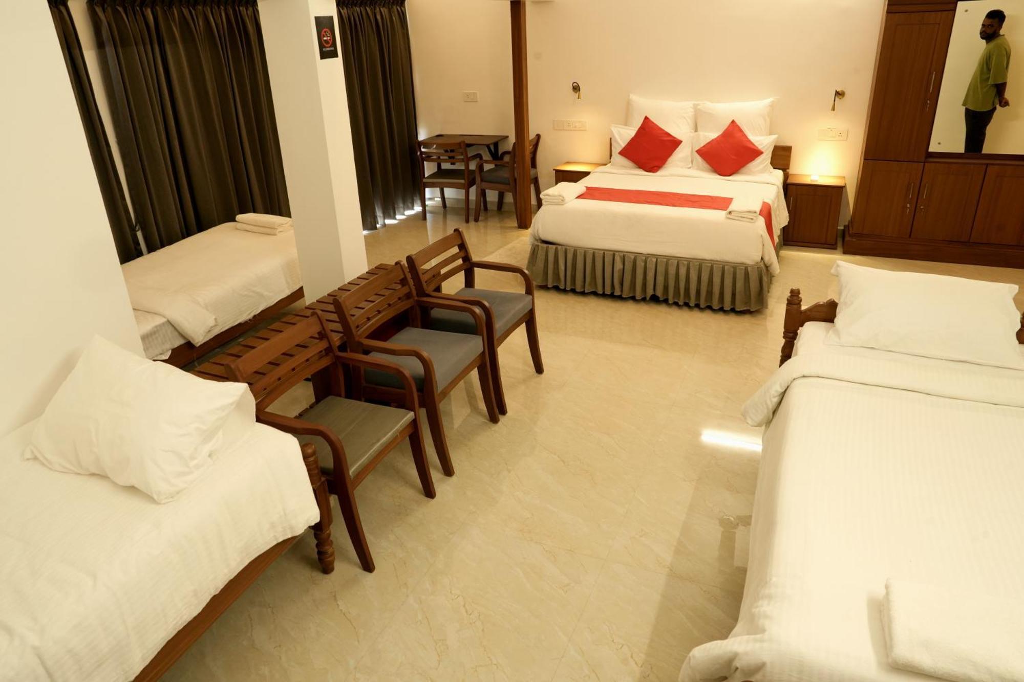 Alappuzha Alleppey Holiday Beach Resort מראה חיצוני תמונה