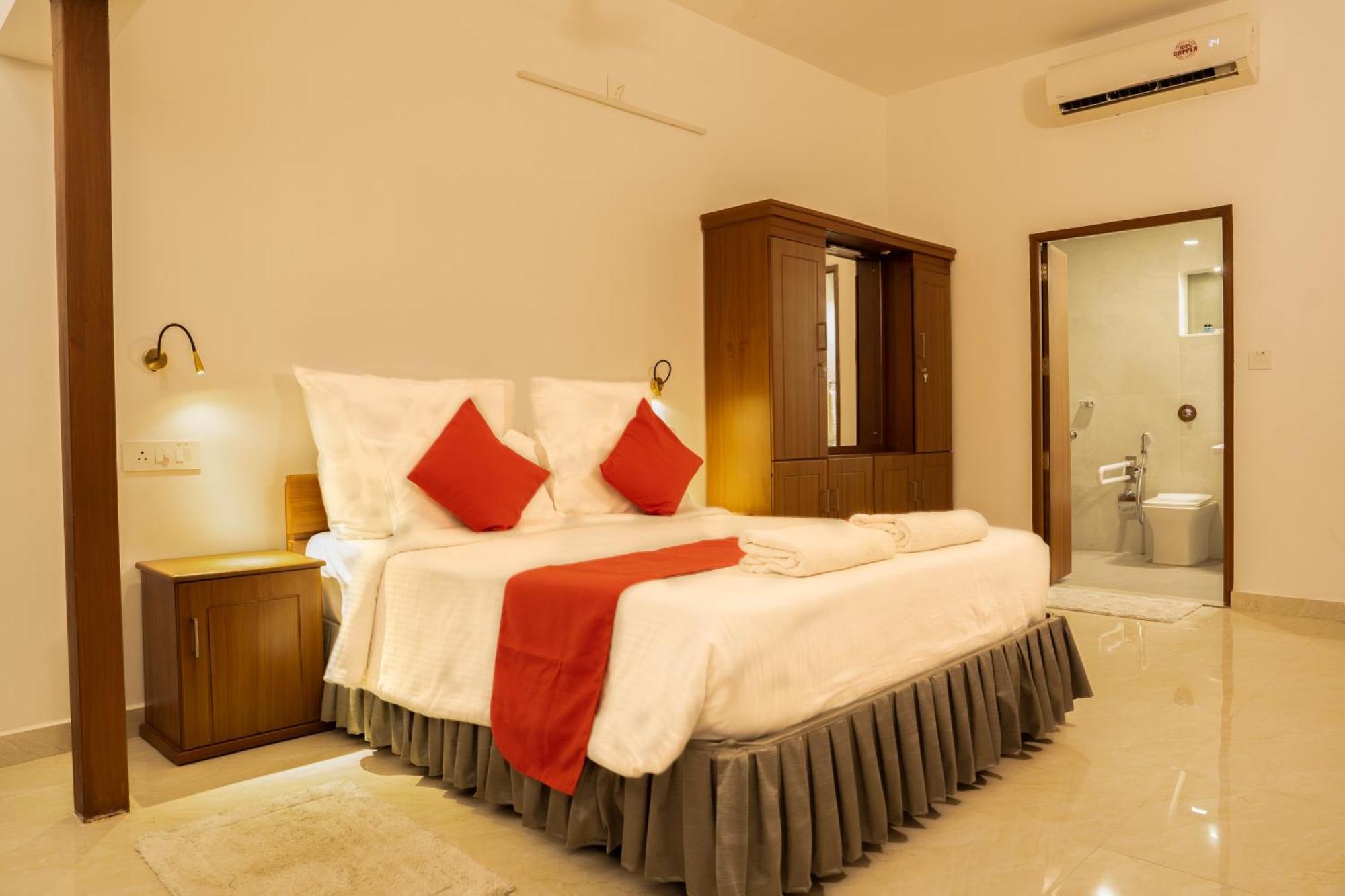Alappuzha Alleppey Holiday Beach Resort מראה חיצוני תמונה